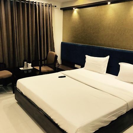 Hotel Comfort Bharuch Ngoại thất bức ảnh