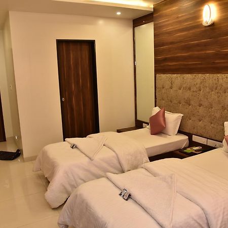 Hotel Comfort Bharuch Ngoại thất bức ảnh