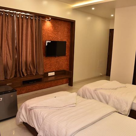 Hotel Comfort Bharuch Ngoại thất bức ảnh