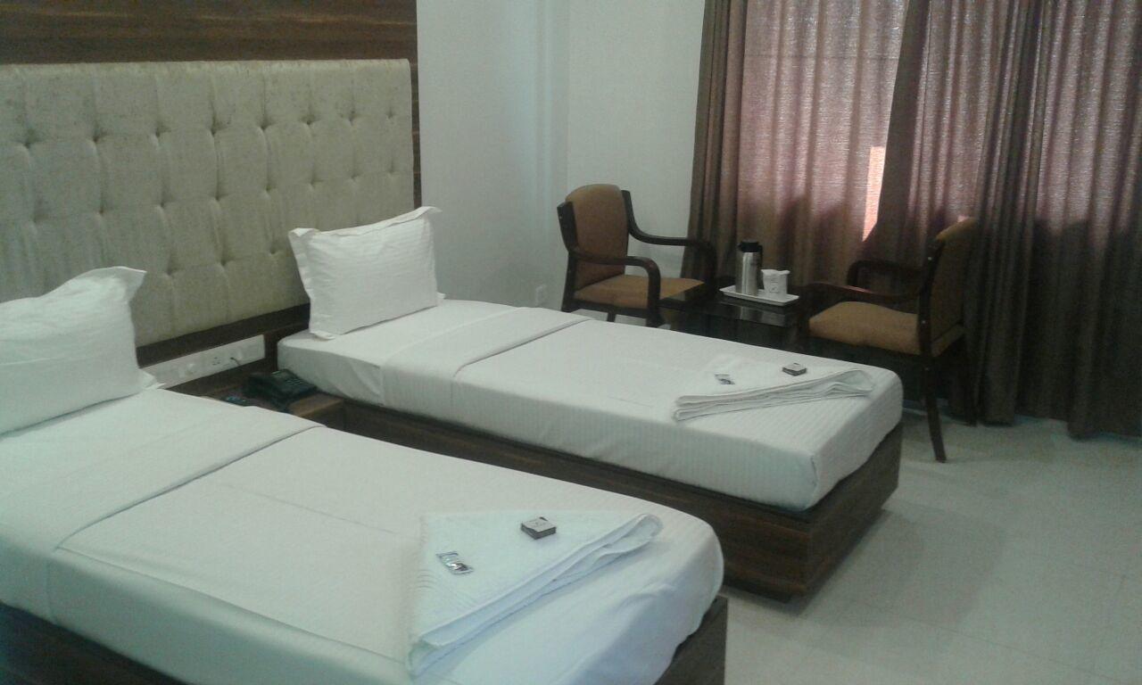 Hotel Comfort Bharuch Ngoại thất bức ảnh