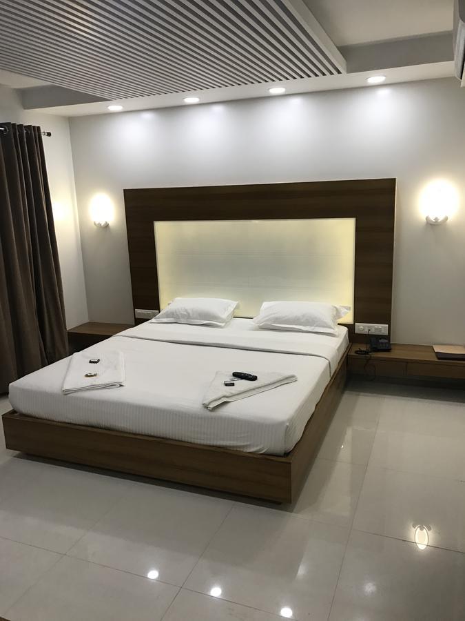 Hotel Comfort Bharuch Ngoại thất bức ảnh