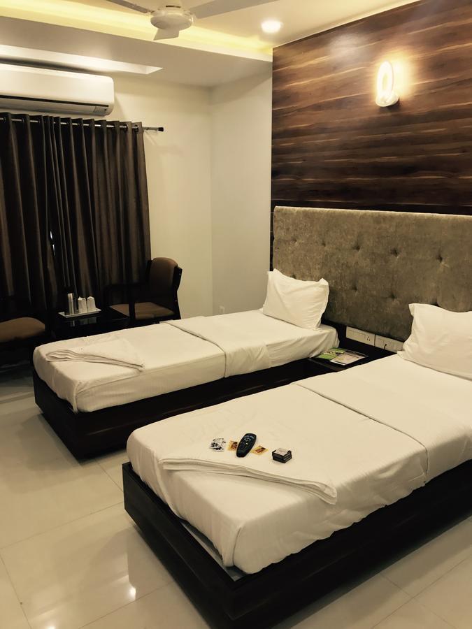 Hotel Comfort Bharuch Ngoại thất bức ảnh