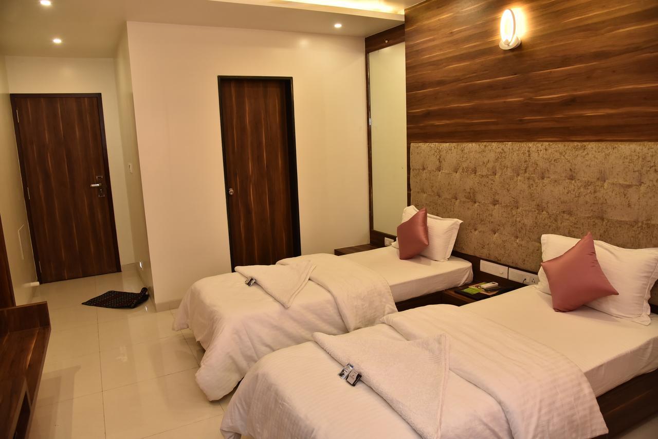 Hotel Comfort Bharuch Ngoại thất bức ảnh