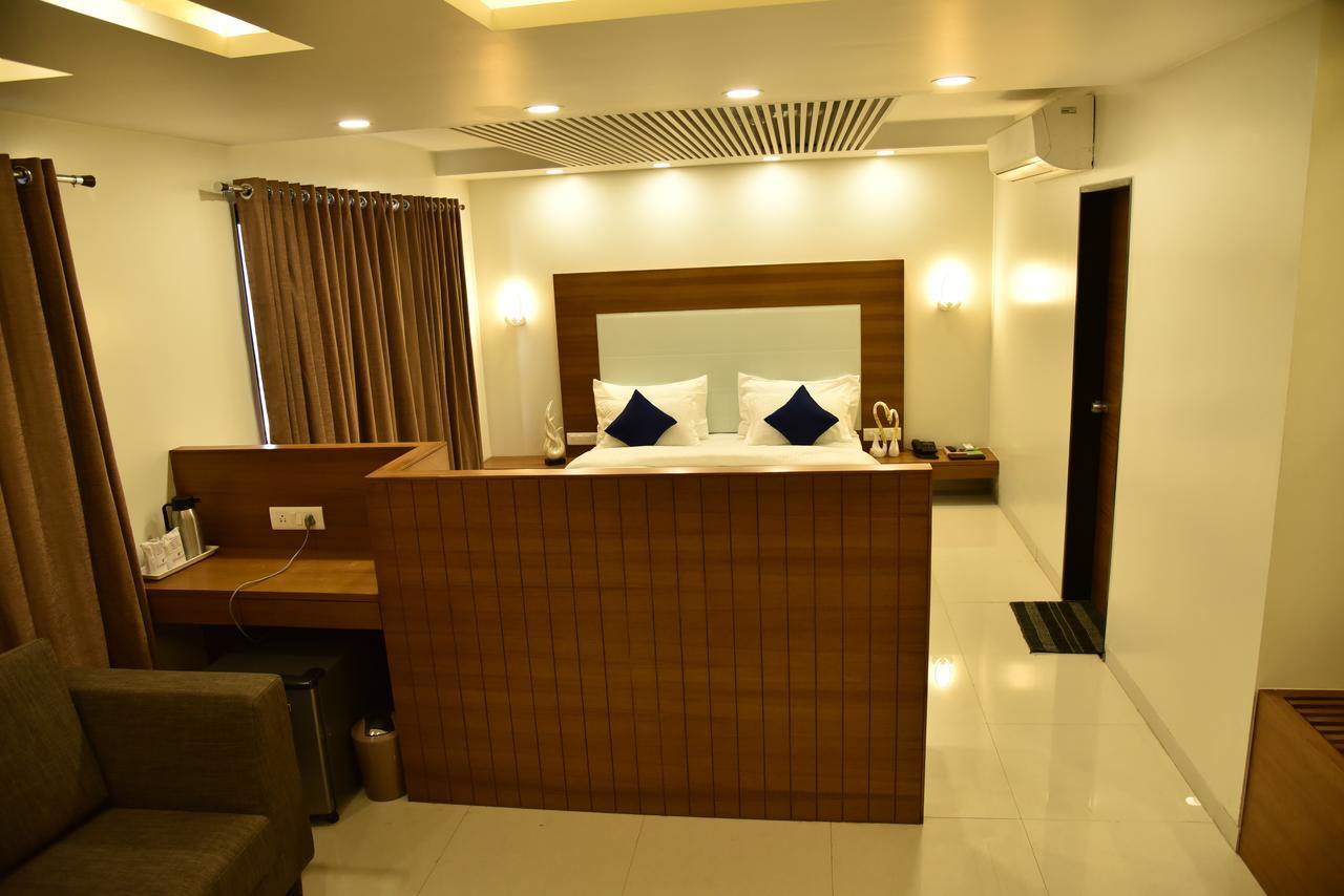 Hotel Comfort Bharuch Ngoại thất bức ảnh