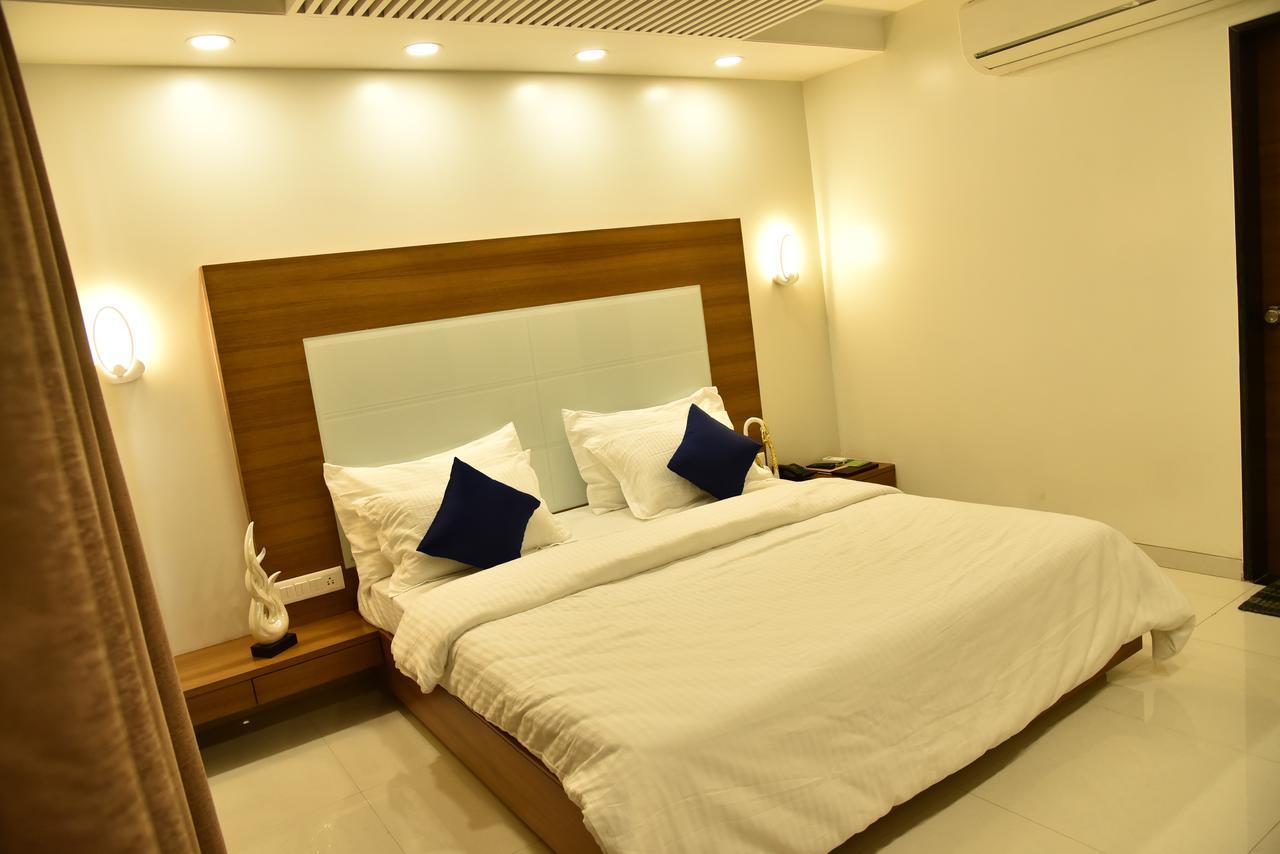 Hotel Comfort Bharuch Ngoại thất bức ảnh